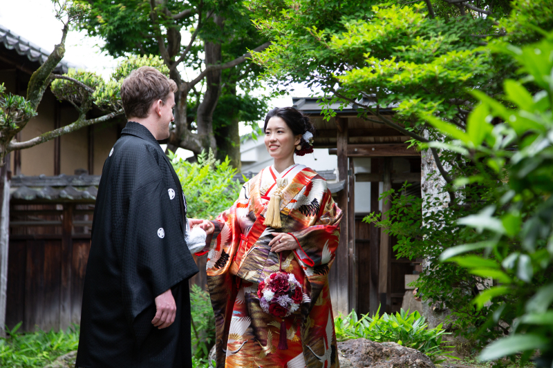 庭園で緑に囲まれて