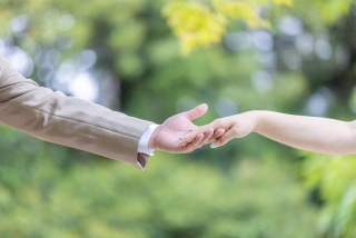 冬の洋装ロケーションフォトでミニアルバム20Pプレゼント！