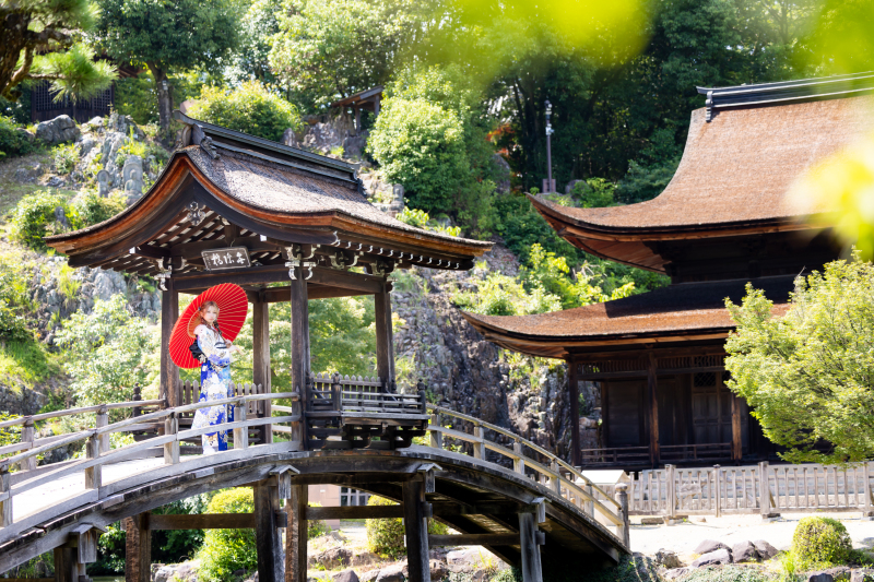 【趣のあるお寺撮影】大きな渡り橋が素敵な和装ロケーション撮影プラン\どの衣装も選んでも追加料金なし!/