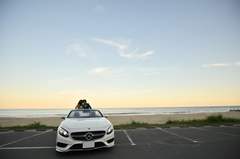 Car in the Kiss.