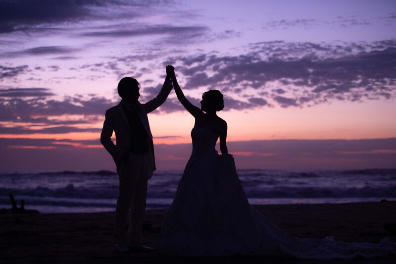 暁の空に喜びを込めて