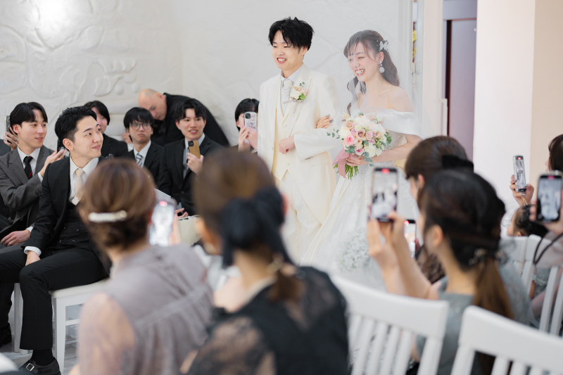 幸せいっぱいの入場