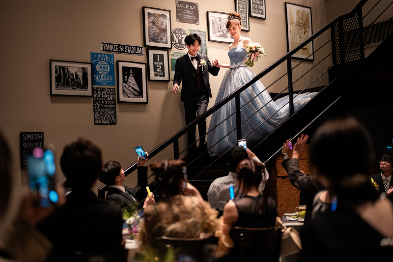 カラードレスで華やかに再入場