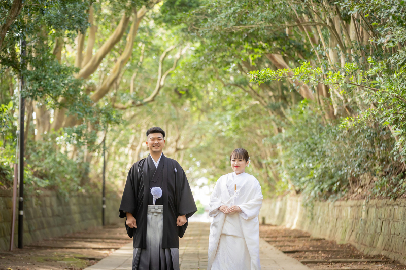 酒列磯前神社の並木道に映える和装と華やかカラードレス♪贅沢フォト