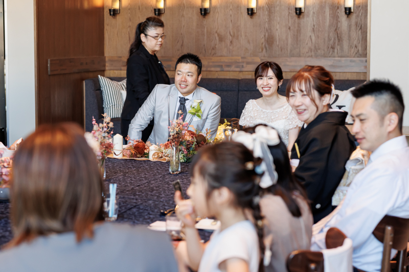 和やかな会食風景