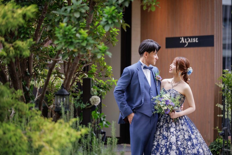 シックなドレスと