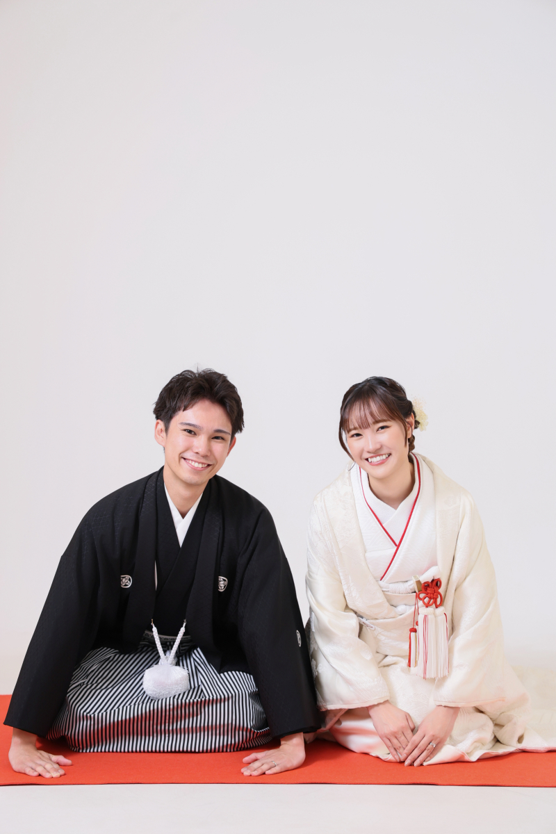 正座でかしこまって…♡