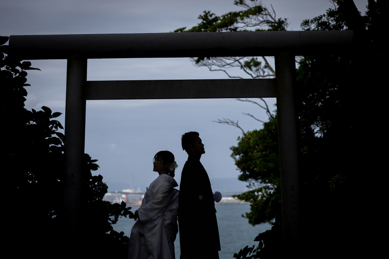 海へと続く神聖な鳥居