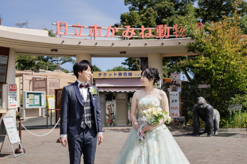 動物園の入り口でワクワク