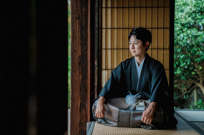凛とした男の佇まい