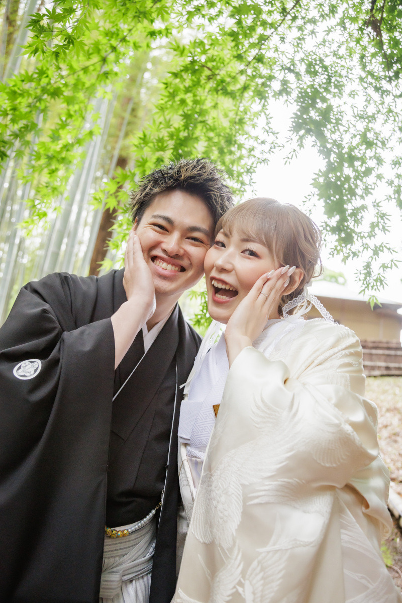 竹林でニコニコ笑顔
