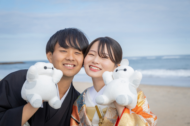 大好きなぬいぐるみと一緒に、とびきりのスマイル!