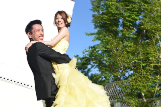 雲ひとつない空の下で