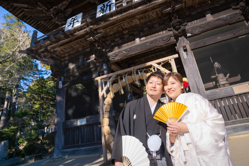 神社で