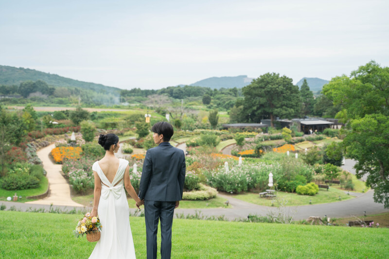 お二人の背中越しに園内に咲くお花たち^^