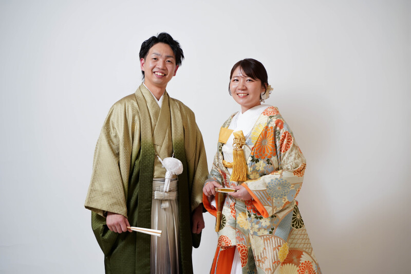 和装姿で2人で並んで