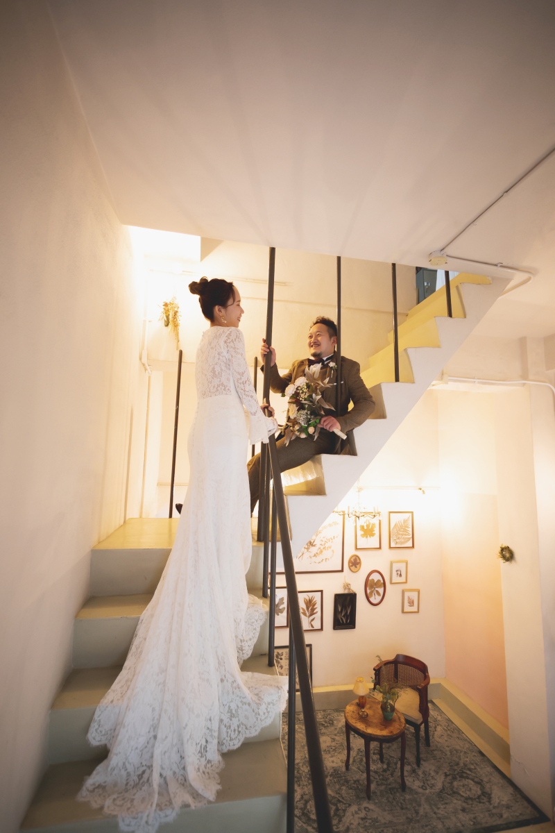 階段で残したいポージングといえばコレ!