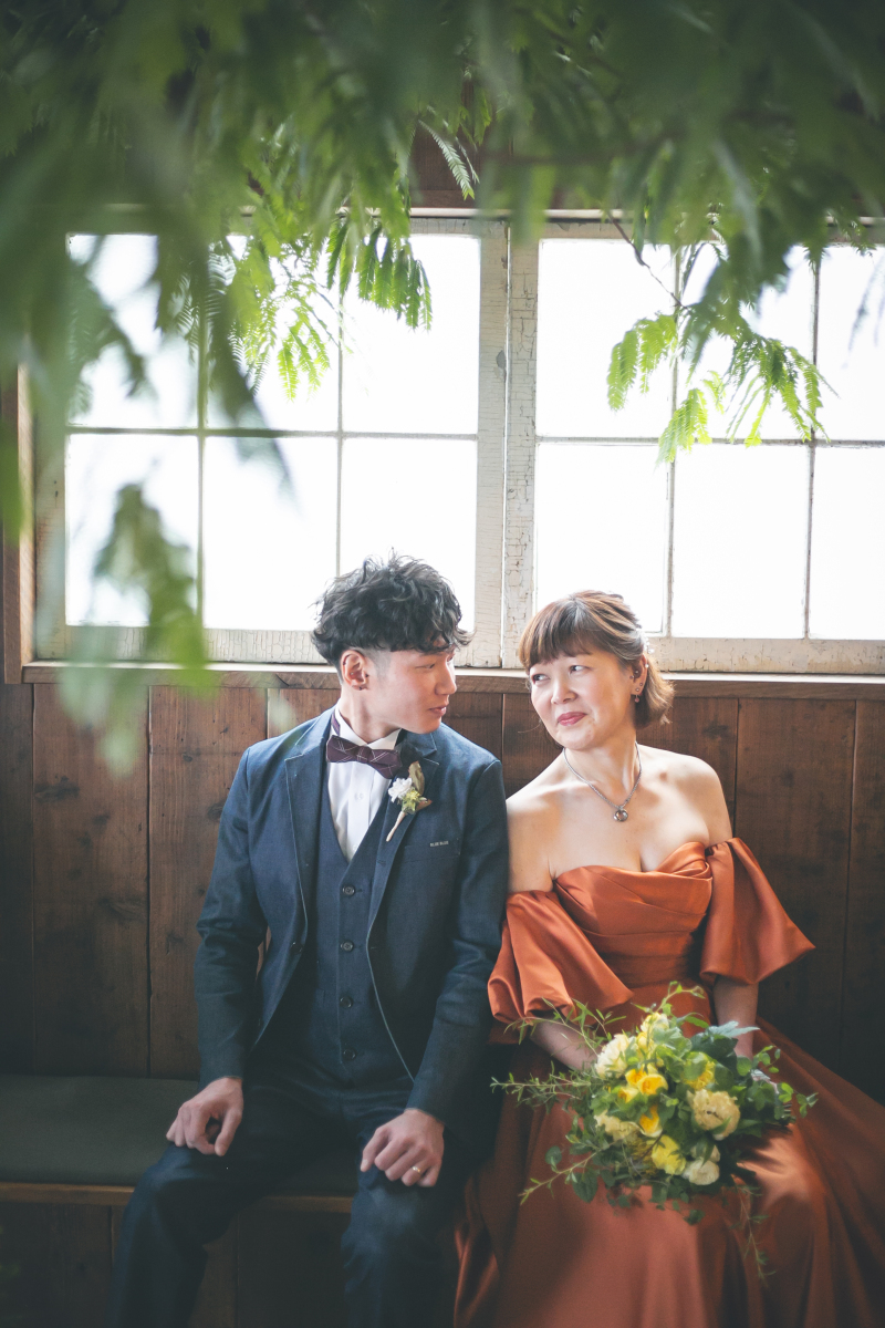 植物がお好きな新婦様が選んだグリーンの背景で