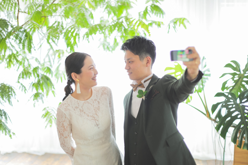 インスタントカメラで撮影し合う可愛いカット♪