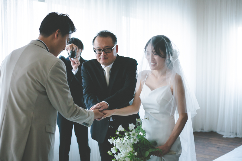 お父さまのご表情にグッとくるご入場シーン