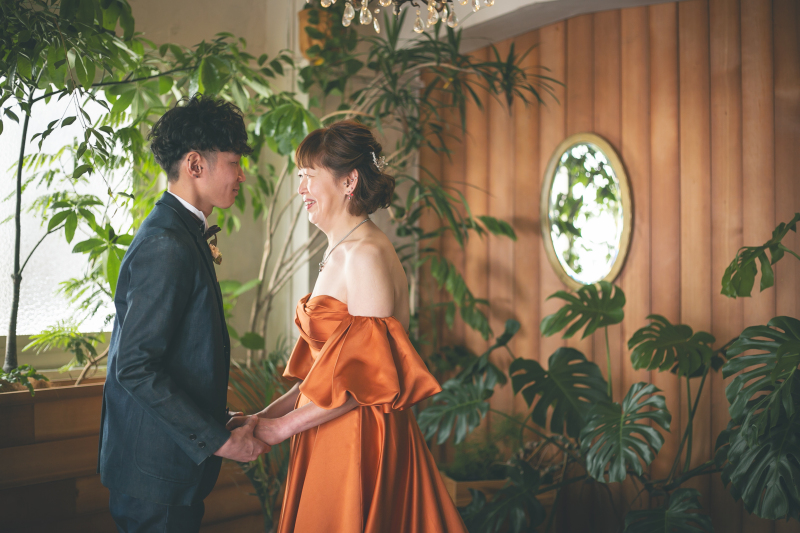 見つめあった瞬間にこぼれた、自然でやさしい笑顔