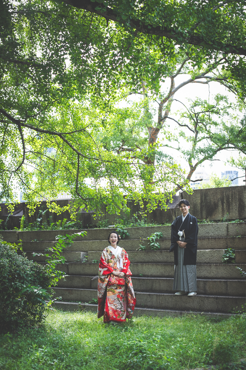 森の中の石の階段