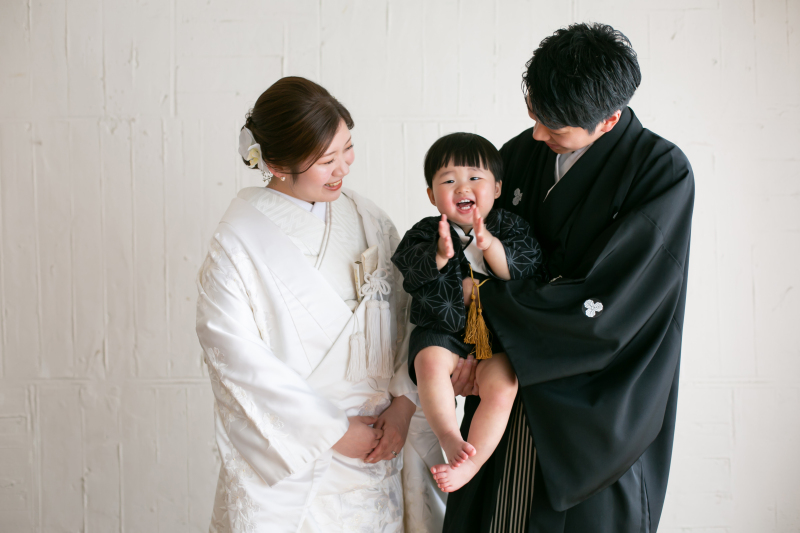 お子様は袴風のロンパースでお揃いスタイルに!!