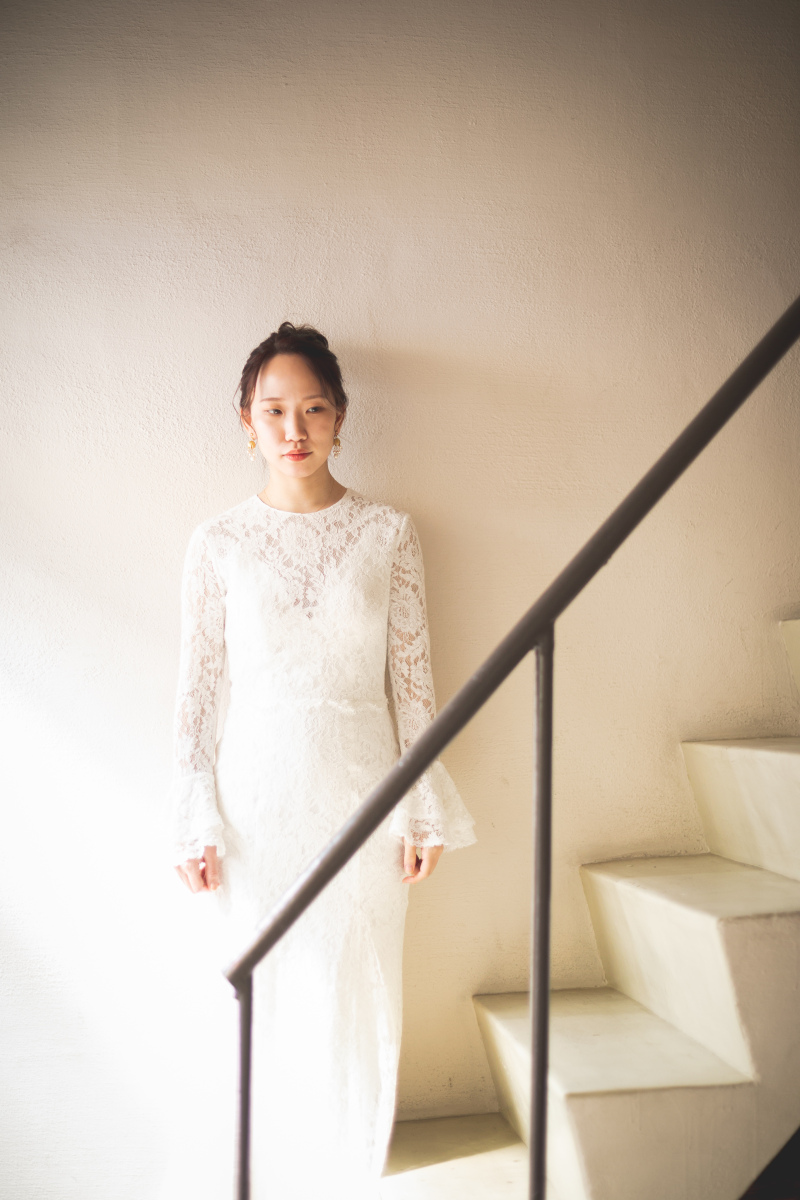 ドアから差し込む光で魅せるソロショット♪