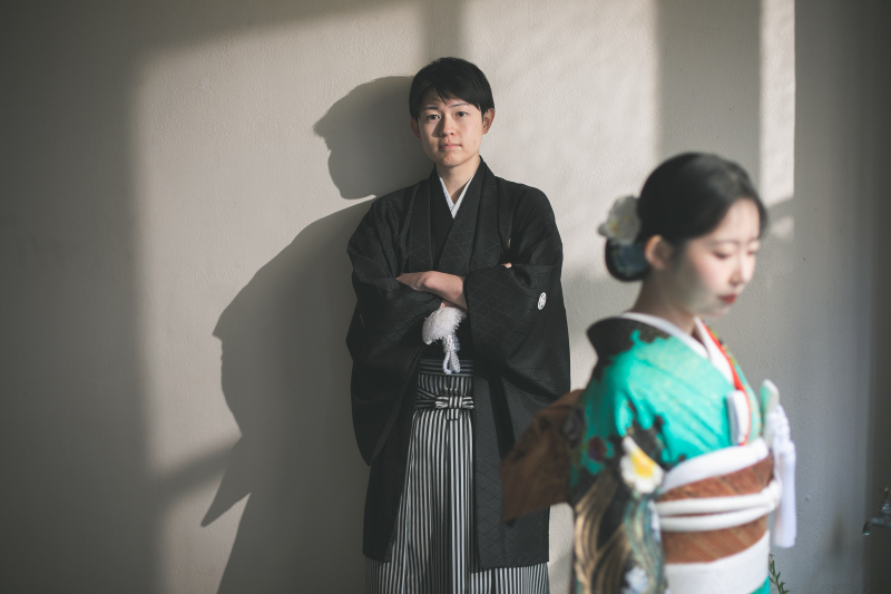 光と影の陰影で 渋いご新郎様を演出