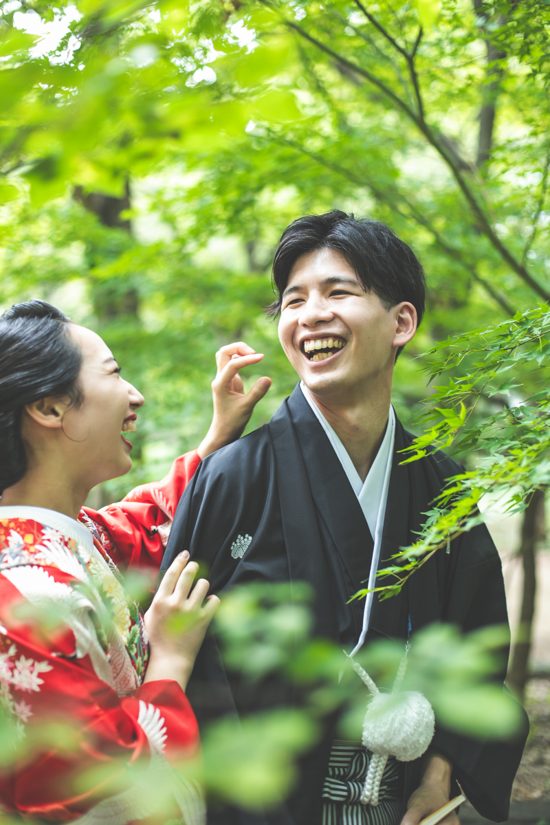 撮影の合間のオフショット的な1枚も