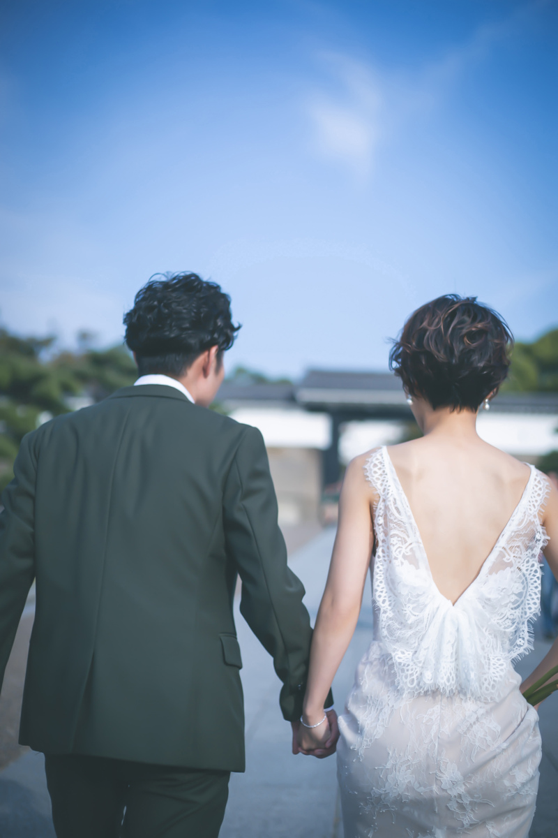 歩いている後ろ姿も