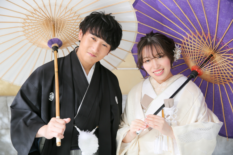 傘を持って和装らしい1枚