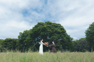 新緑の中でお二人だけの洋装ロケーション