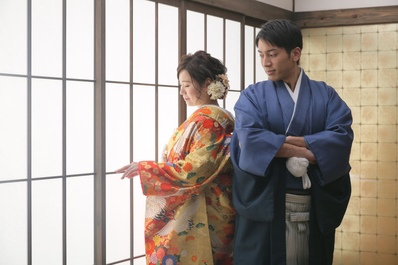 格子の障子の前で♡