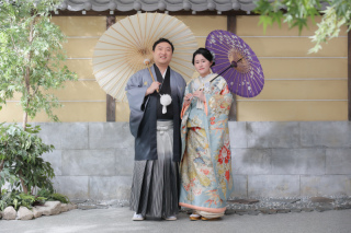 屋内庭園で残す和装のウェディングフォト