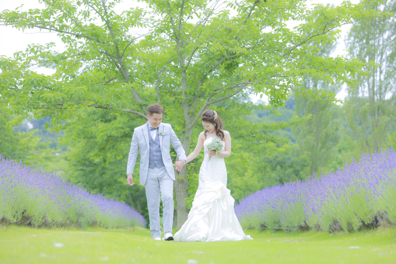 『洋装＋手繋ぎ』