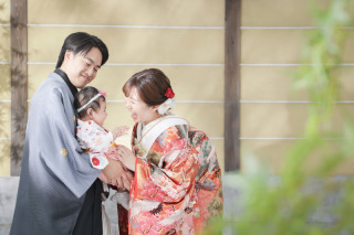 笑い声響くスタジオ撮影