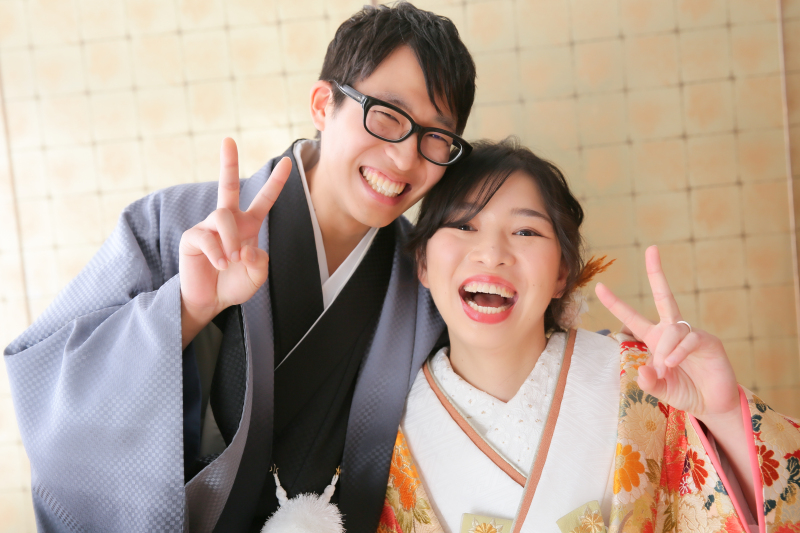 結びはピースで!!