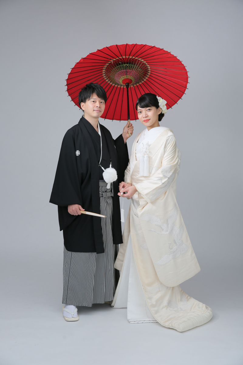 赤い和傘で相合傘