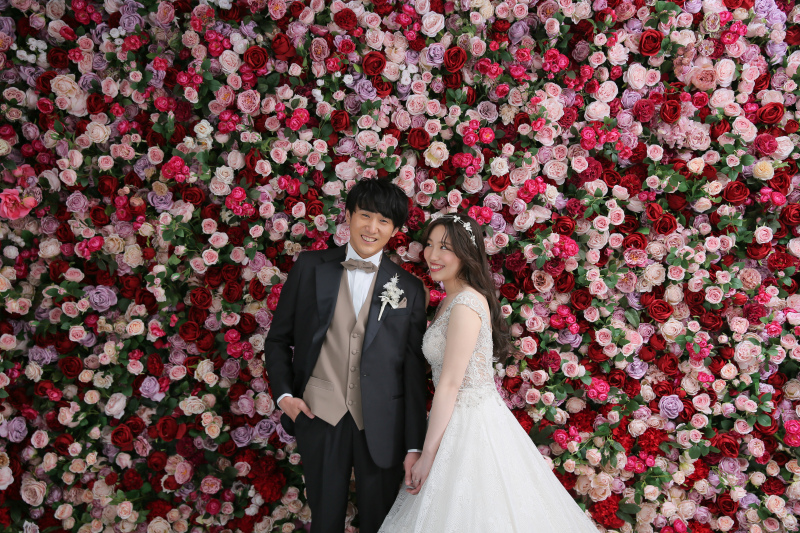 洋装の初めはバラ背景！