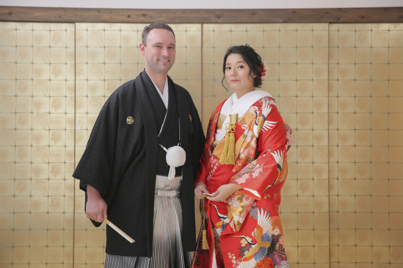 和室で伝都的なポーズで！