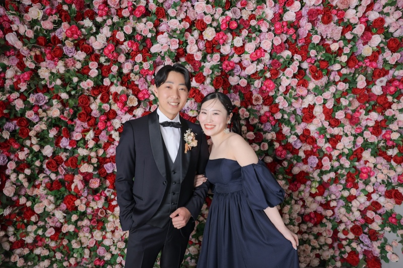 薔薇一面の壁で