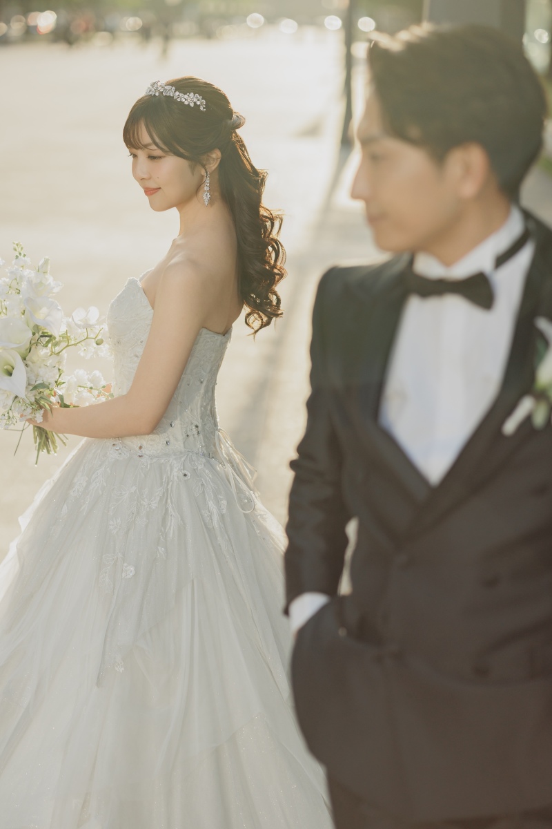 新婦様にピントを合わせた奥行きのある構図