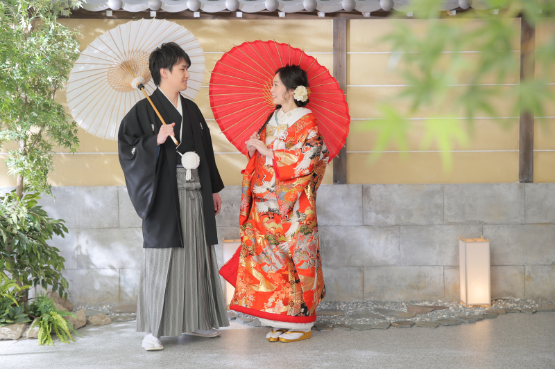 和傘でのお散歩シーン