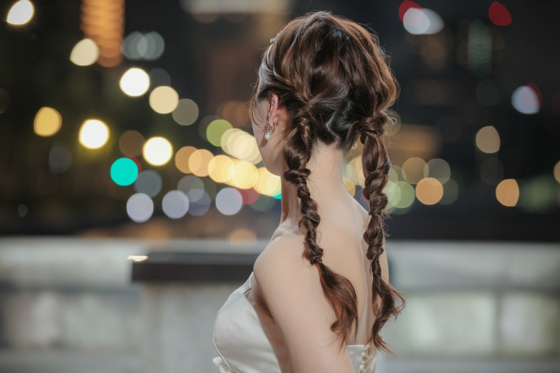 ヘアスタイルも