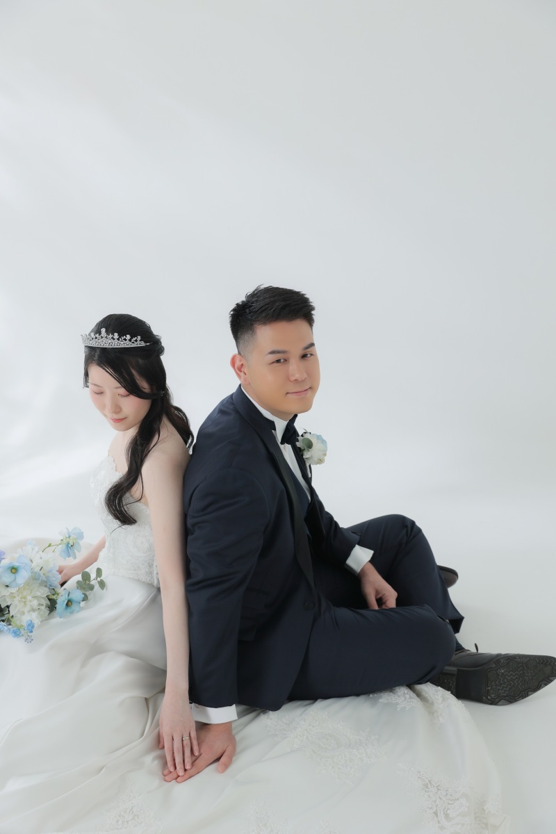 背中合わせ