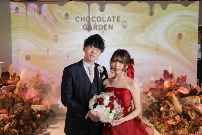 カラードレスが背景にとてもピッタリ！