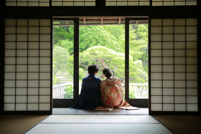 和室と外で