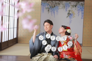 屋内庭園でラブラブな一枚を