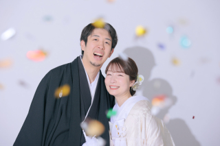 無地背景でおふたりらしく